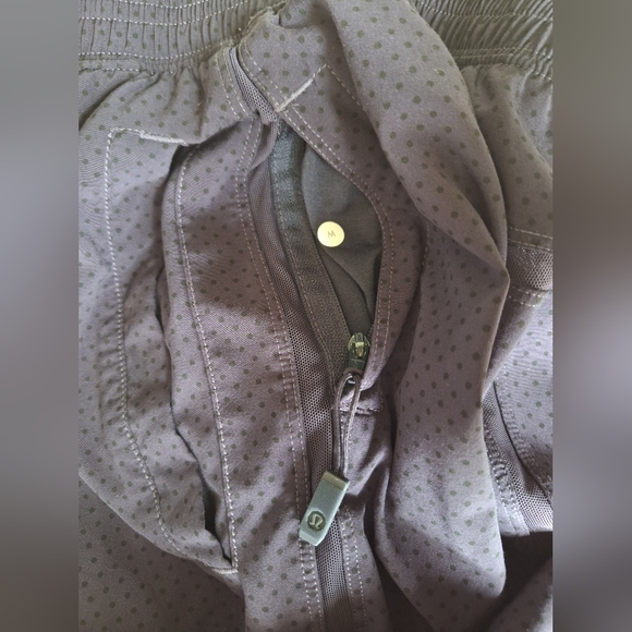 94 Lululemon Run Response Short - Picture 14 of 14